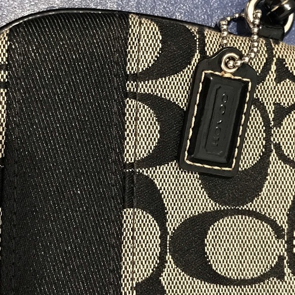 Coach black signature wristlet - Picture 4 of 8
